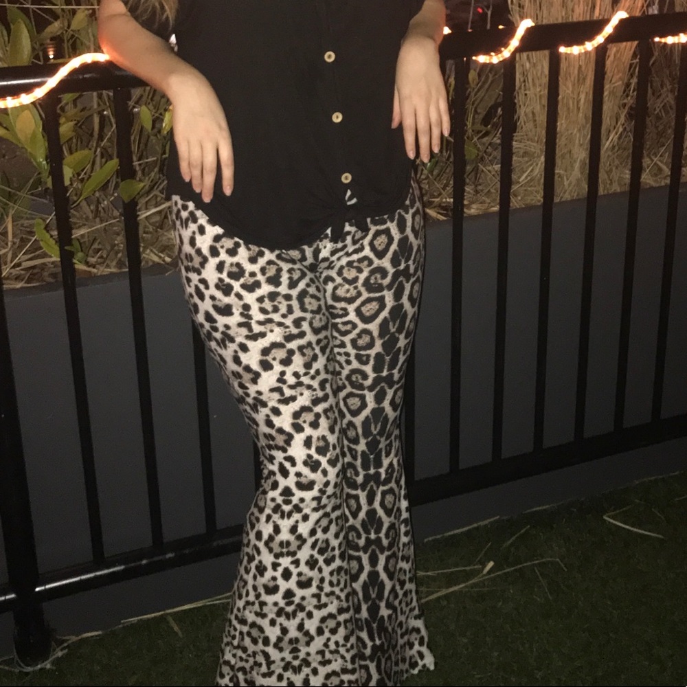 cheetah flare pants🔥🔥🔥 size L American threads